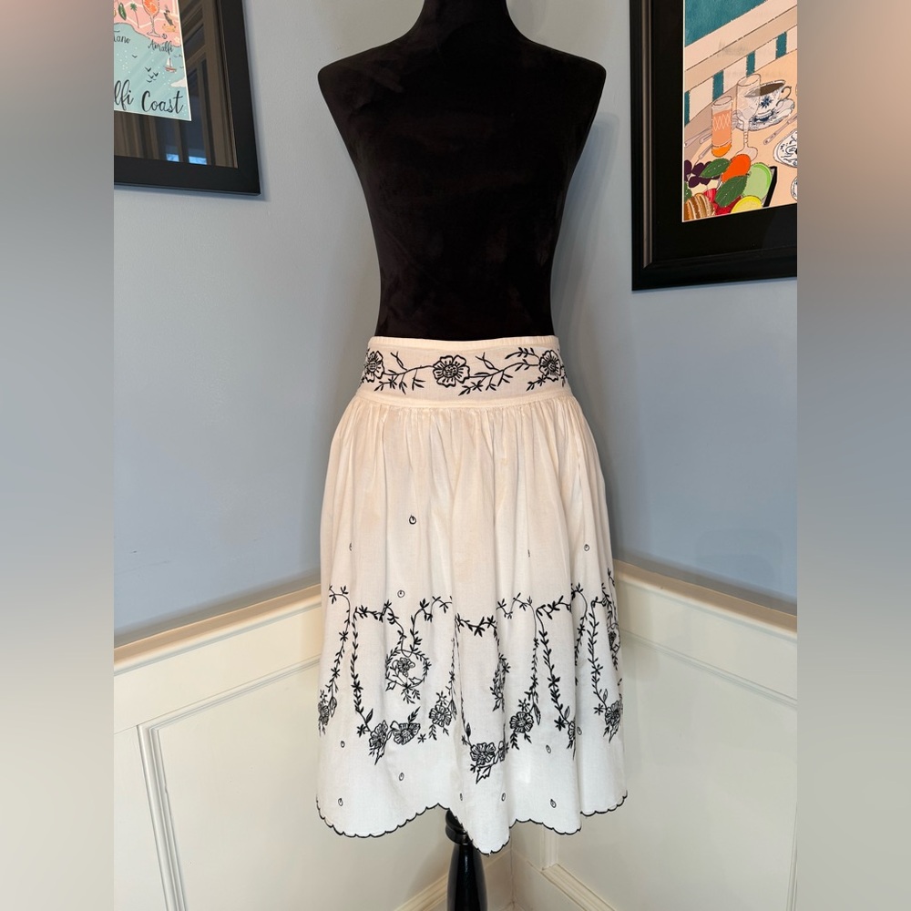 Vintage 90s White and Black Embroidered Peasant Skirt Sz 7